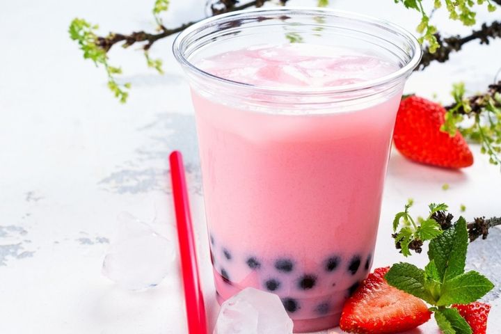 Strawberry Boba Bubble Tea (Large 22 oz)